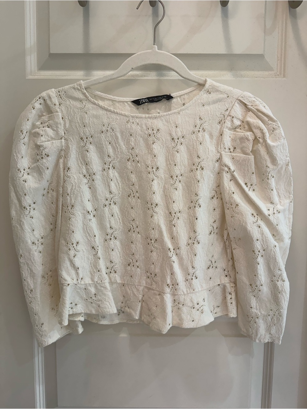 Zara Cream Eyelet Puff-Sleeve Peplum Blouse Size Small